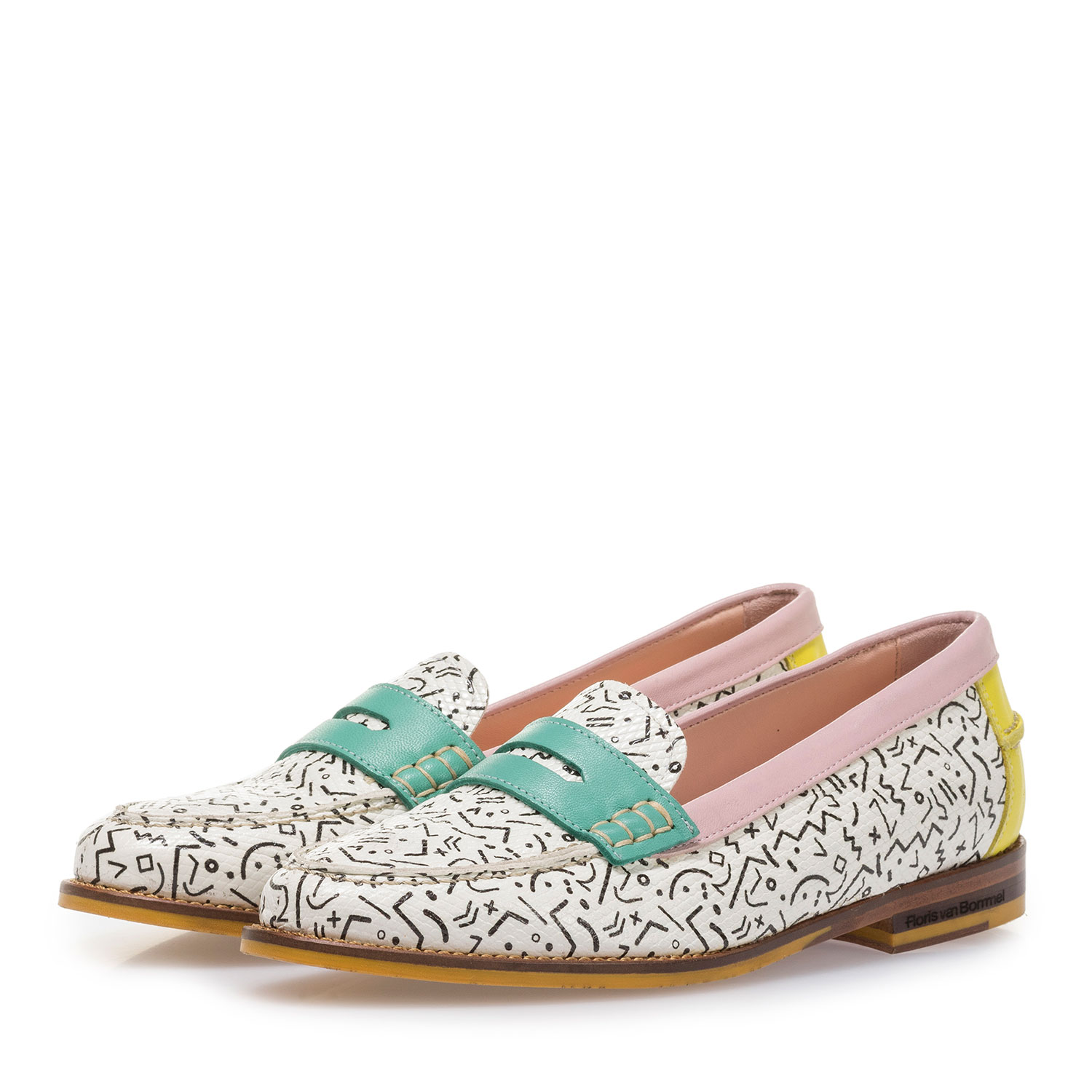 85409/13 - Witte leren loafer met zwarte print 85409/13 - Witte leren loafer met zwarte print