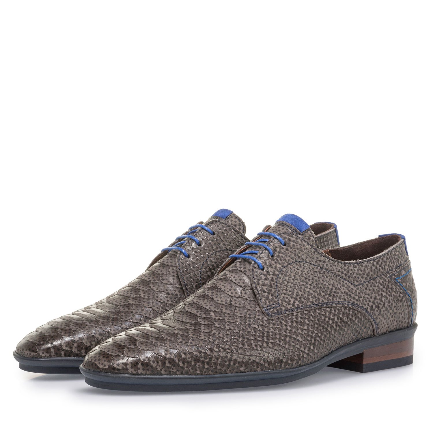 18441/18 - Donkergrijze nubuckleren veterschoen met snakeprint 18441/18 - Donkergrijze nubuckleren veterschoen met snakeprint