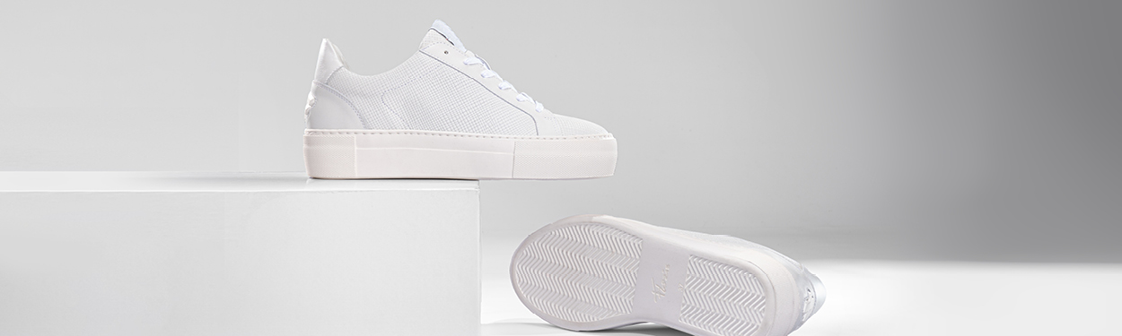 Witte sneakers